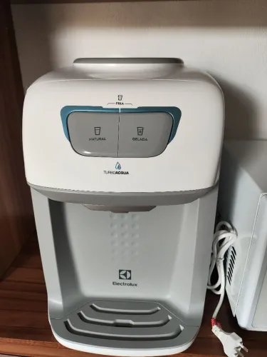 Bebedouro de Água Electrolux Branco com Refrigeração Eletrônica (BE11B) - Bivolt