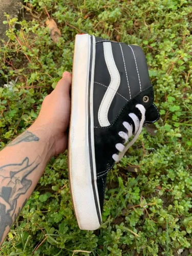 Tênis Vans Sk8-Hi Clássico Preto e Branco - Tamanho 42