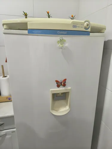 Geladeira Consul modelo crp34anana degelo seco e Dispenser de água