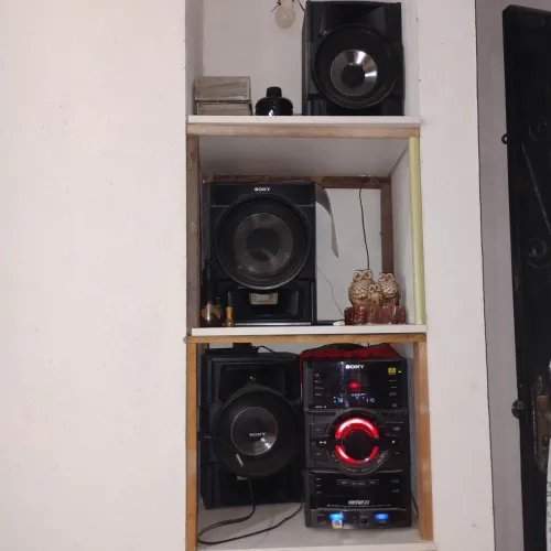 Vendo esse aparelho de som Sony não lendo o cd valor 200 interessados ligar *57