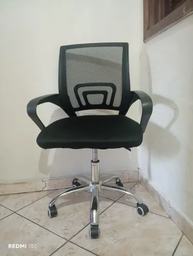 CADEIRA DE ESCRITÓRIO NOVA