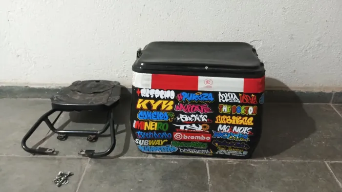Baú e bagageiro moto