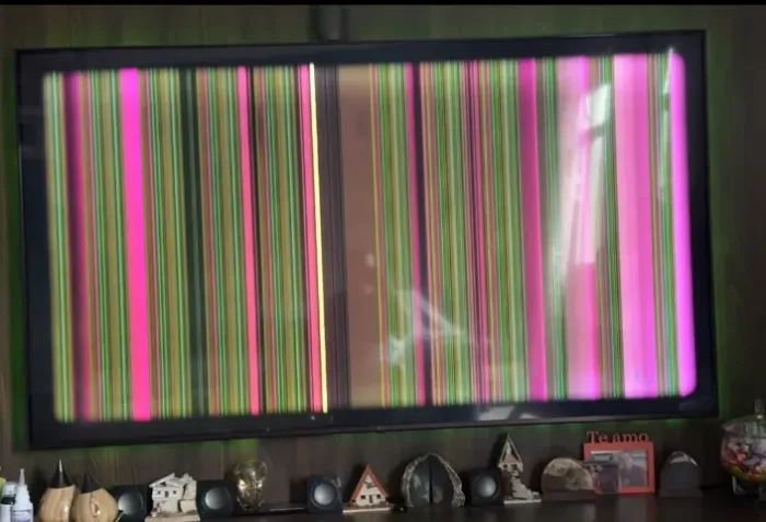 TV LG 75 polegadas 4K ,modelo 75UP8050PSB , com defeito na tela.