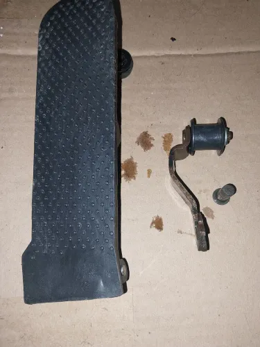 Pedal acelerador e alavanca de suporte