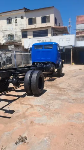 Caminhão graneleiro
