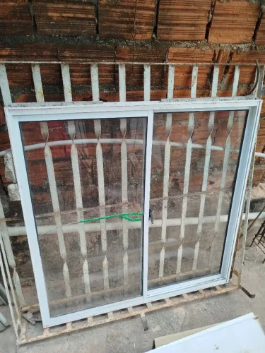 Janela 2 Folhas 1 Fixa e 1 Móvel De Correr 1mx1m em Aluminio Vidro Liso