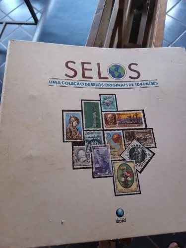 Item colecionador Selos antigos Edição capa vários países 