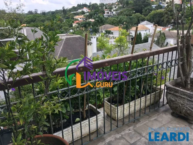 CASA ASSOBRADADA - JARDIM GUEDALA - SP