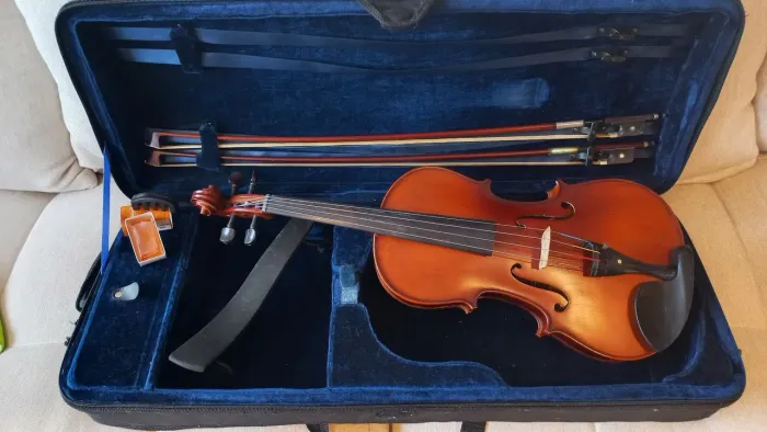 Viola Eagle Va 180 Completa (case, spaleira, abafador, breu e 1 arco com marcas de uso)