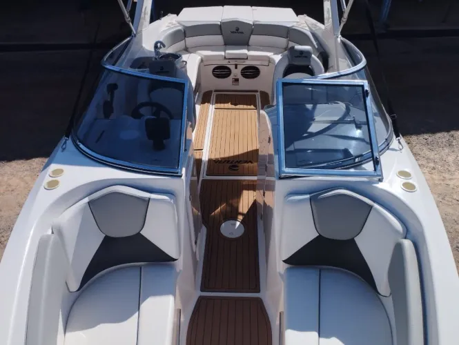 Lancha Ventura 25o vendo troco por lancha maior 