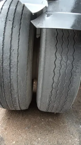 Pneus 295 para uso em Carreta