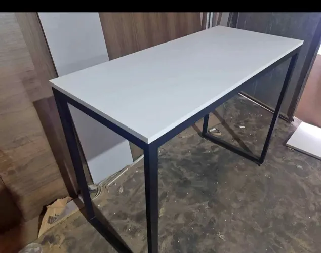 Vendo mesa industrial branca