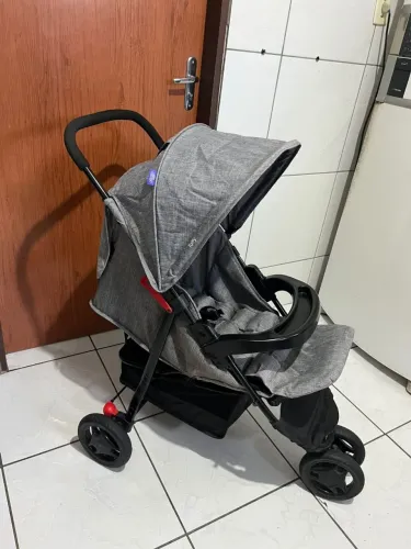 Carrinho de bebê cosco semi Novo unissex