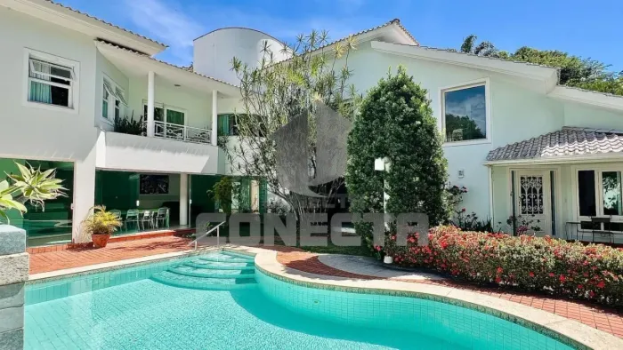 Casa duplex de 6 quartos, com piscina e sauna em Fradinhos, Vitória