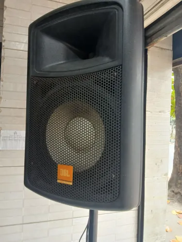 Caixa ativa JBL JS121A