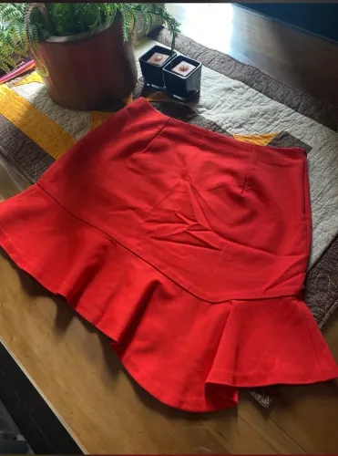 Saia Feminina vermelha Zara