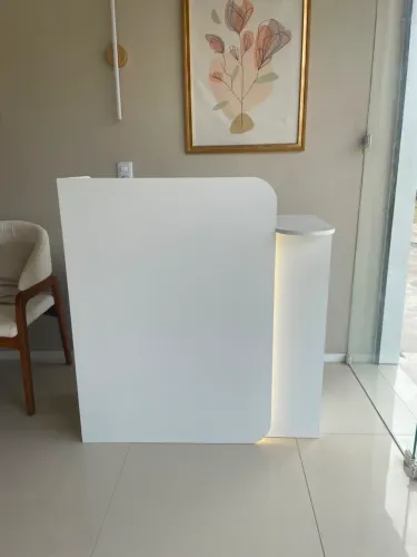 MOVEL 100% MDF com fita led e gaveta espaçosa .