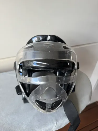 Capacete proteção + Kit luta