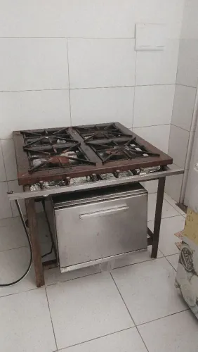 Fogão industrial 4 bocas com Forno