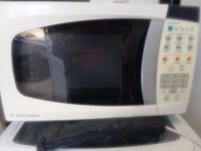 Vendo microondas eletrolux 180.00 se for perto entrego