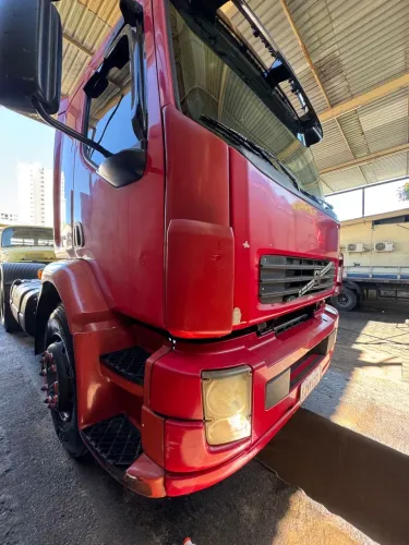 Caminhão VM volvo