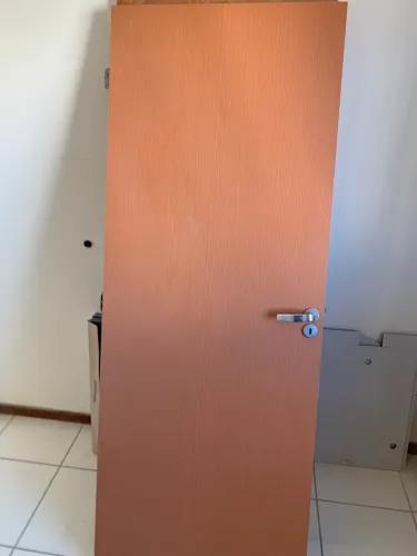 2 Porta de madeira completa