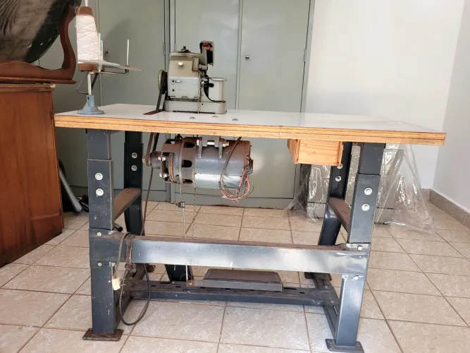Máquina Overlock Industrial 3 Fios GN1-113 Completa(utilizada somente costura residencial)