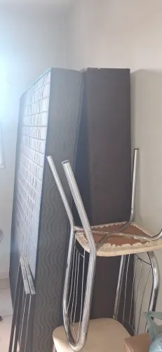 MESA, CADEIRA E CAMA