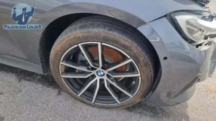 O motor da BMW 320i 2020 (geração G20) é o 2.0 Turbo (código B48),SUCATA DISPONIVEL!!!!!!!