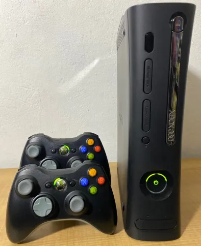 Xbox 360 Elite com os 2 controles originais Fonte original HD 120GB - Em estado de novo
