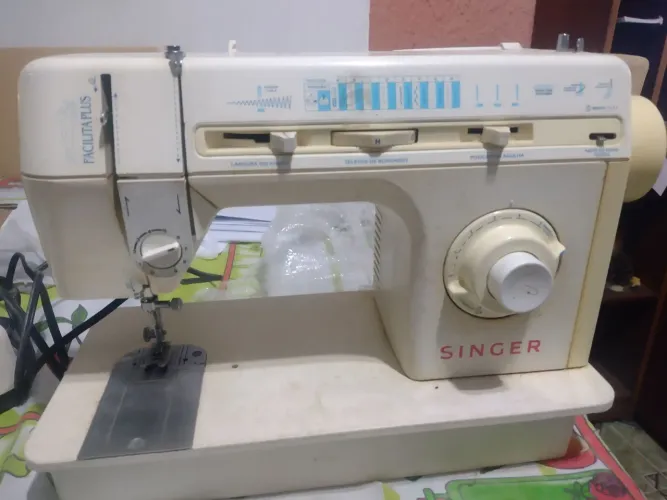 Máquina de costura Singer Facilita Plus Eletrônica Usada Revisada 110v