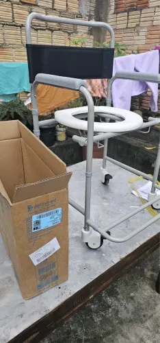 Vendo essa cadeira de banho , nova , na caixa 