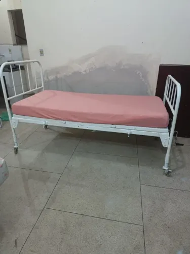 Cama hospitalar robusta