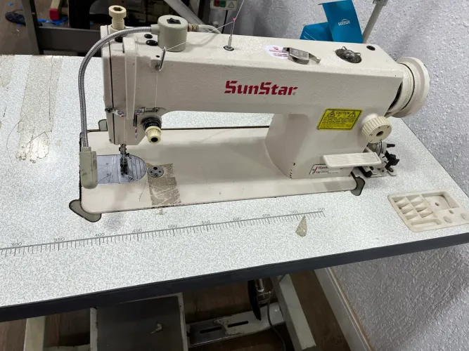 Máquina Reta Industrial SunStar Completa com Mesa e Motor