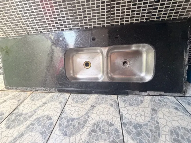 Pia de Cozinha em Granito Preto com Cuba Dupla em Inox