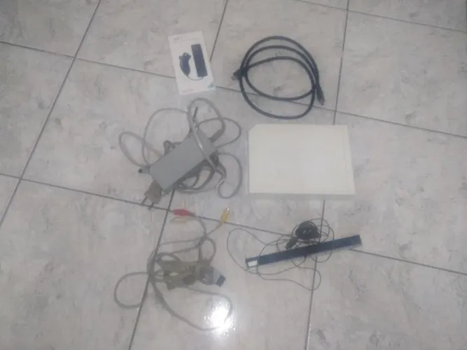 Nintendo wii desbloqueado com jogos cabos e controle