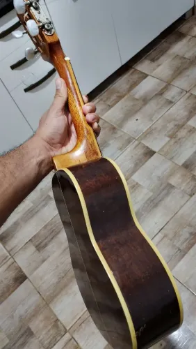 Cavaquinho Gianini de estudante.