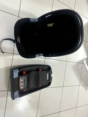 Bebê Conforto Burigotto Materna Black + Base para Carro (Combo Completo - 6 Meses de Uso)