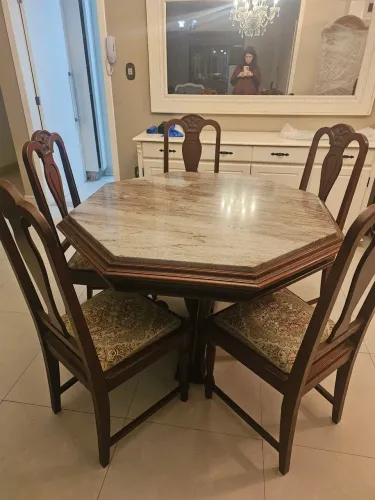 Mesa de cerejeira com granito