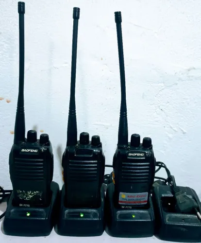Rádios comunicadores Baofeng COM DEFEITO LEIA A DESCRIÇÃO!