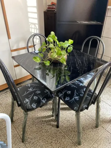 Mesa de Cozinha Marmorizada com 4 Cadeiras Nova, Entrego