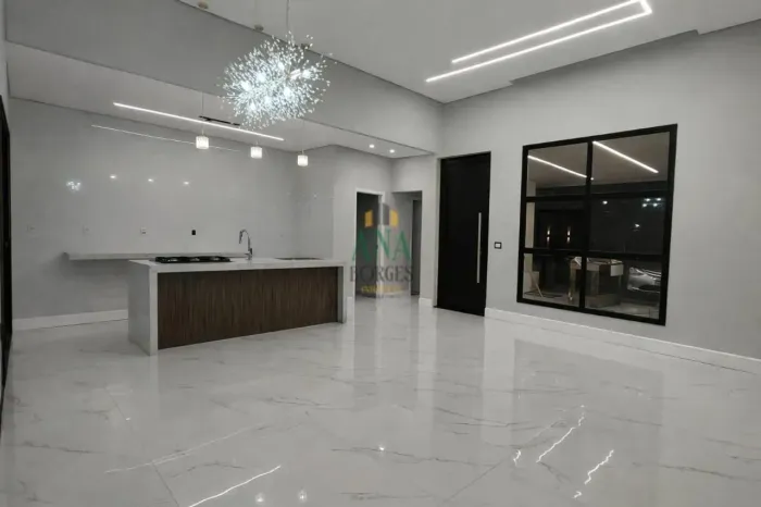 Casa com Piscina em Condomínio Zona Oeste