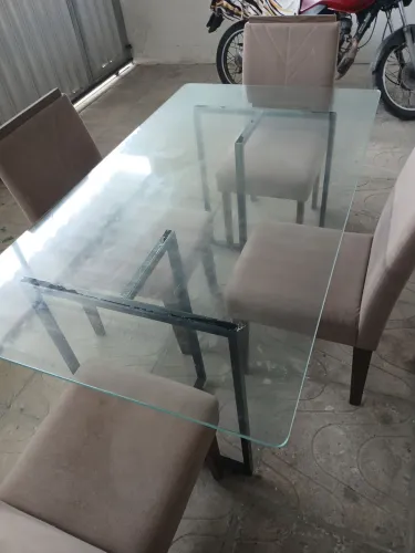 Mesa de vidro + 4 cadeiras