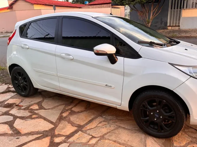Ford Fiesta 1.5 16V Flex Mec. 5P 2014
