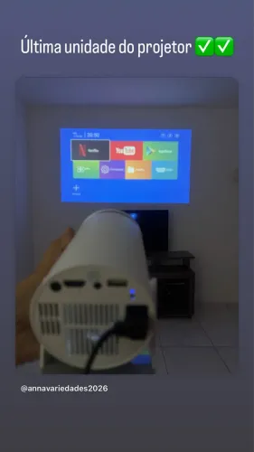 Projetor 1080p k4 novo na caixa funcionando td perfeitamente aceito cartão com acréscimo