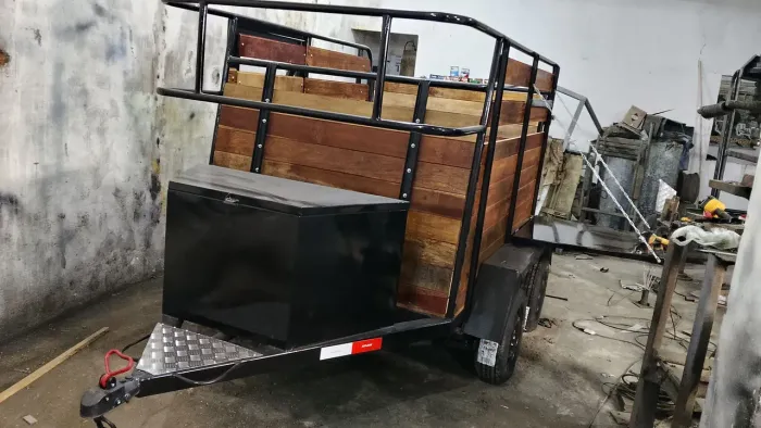 Reboque para transporte de animais cavalos