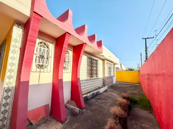 Casa 03 quartos para alugar no bairro Salinas, Fortaleza/CE.