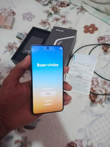 vendo s26 5G preto fosco ,na caixa apenas 2 semanas de uso com nota fiscal garantia 