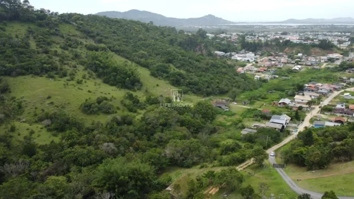 Terreno à Venda em Garopaba no Ambrósio 2.492 m² com Ampla Frente e Alto Potencial DESCRI