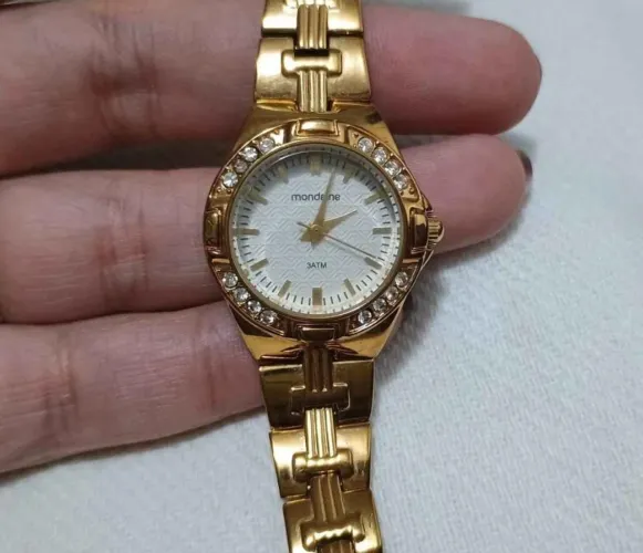 Relógio original Mondaine folheado a ouro